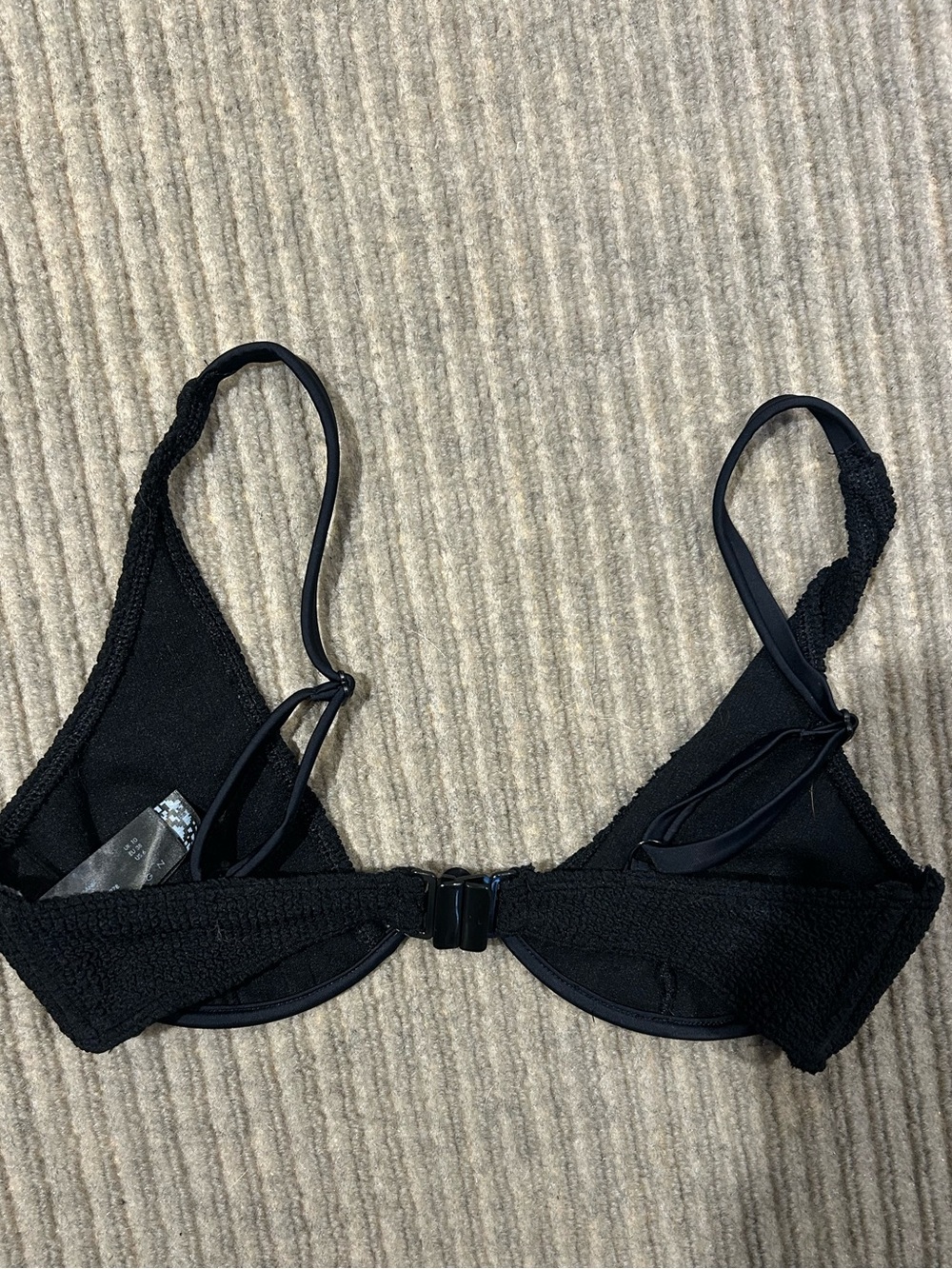 Asos Design Amy mix and match crinkle monowire bikini top in black - Picture 5 of 6